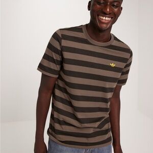 Adidas Men's Unisex Original Brown Striped T-Shirt Size Medium Gold Logo Top